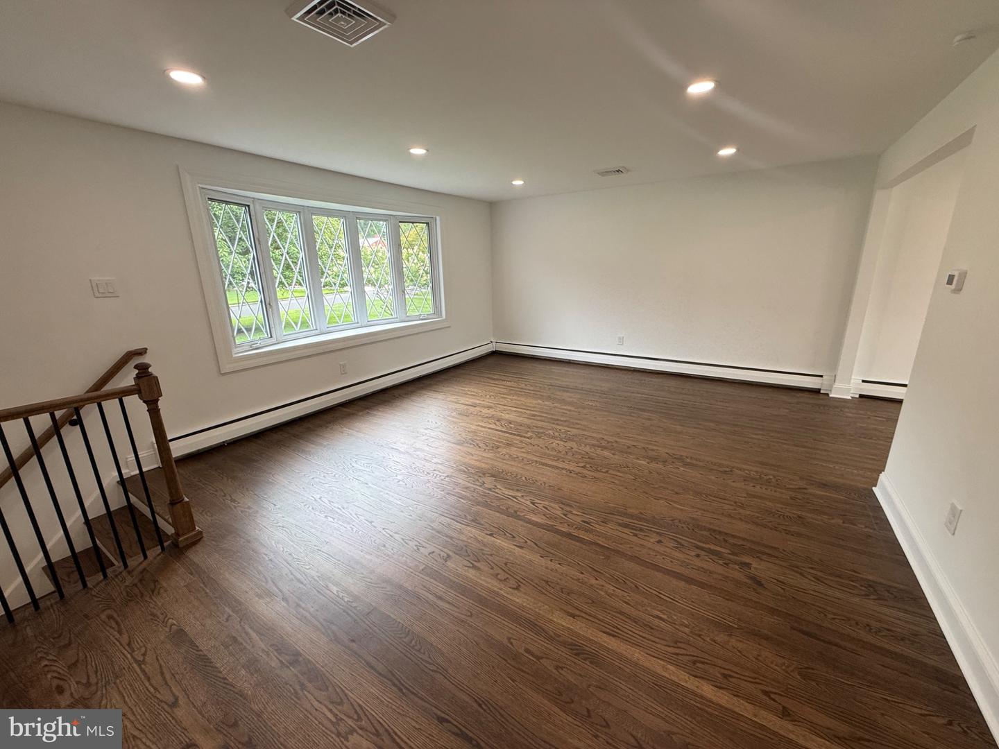 698 Beverly Rd Property Photo 3