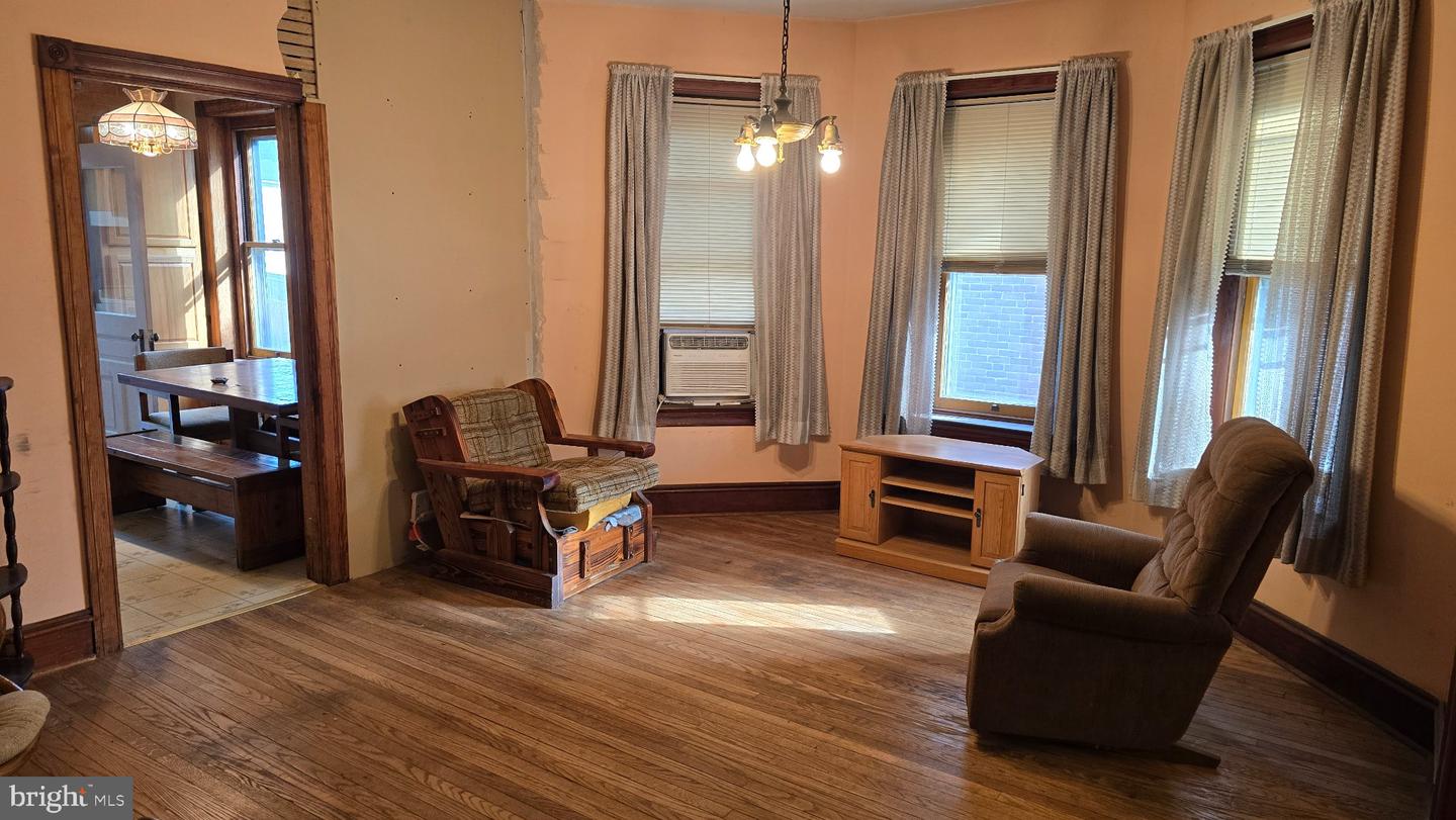 19 S 8th Property Photo 4