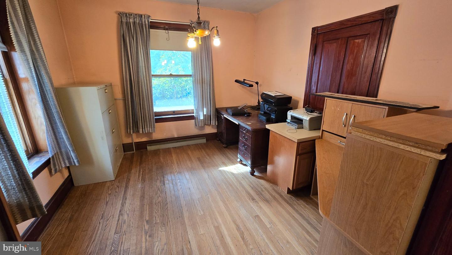 19 S 8th Property Photo 6