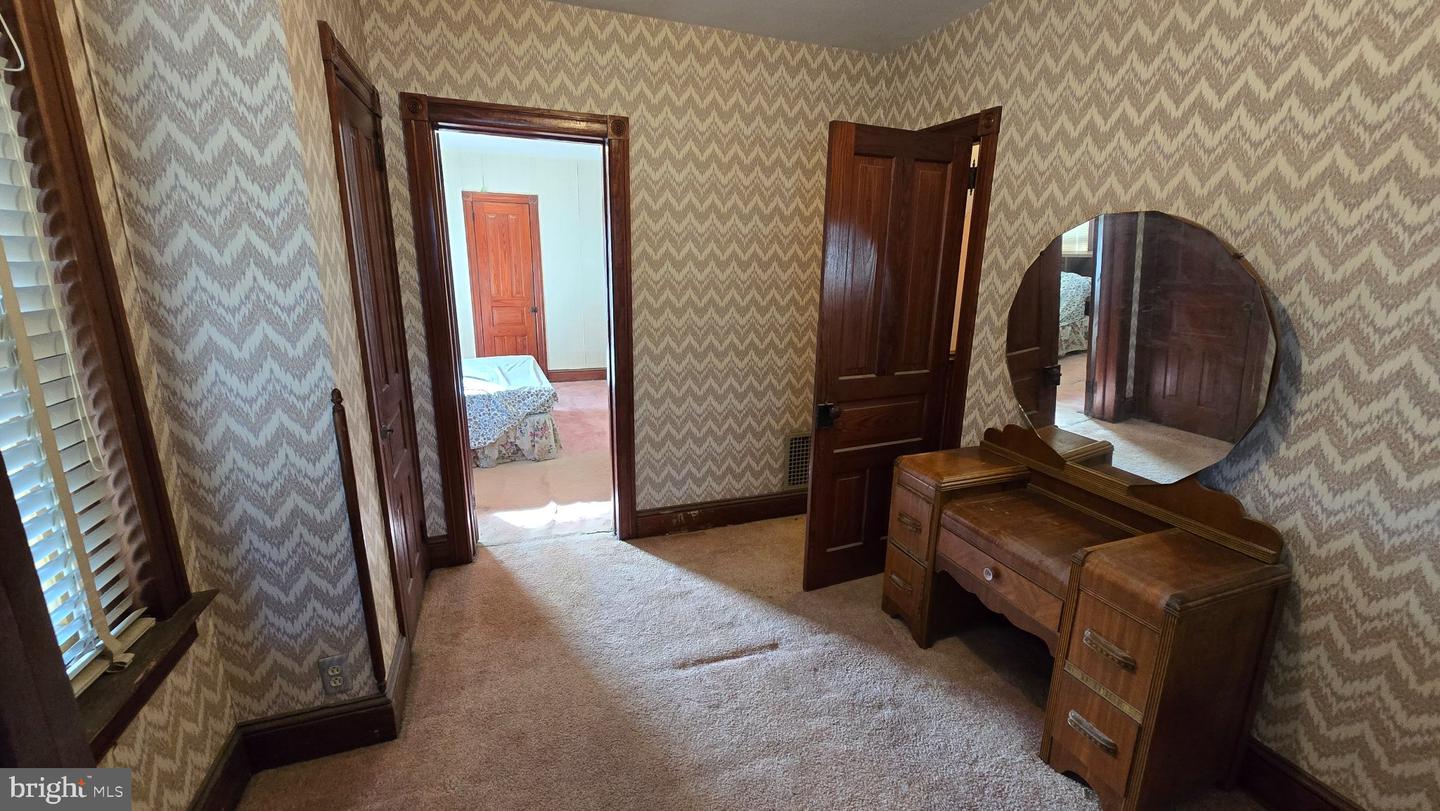 19 S 8th Property Photo 20