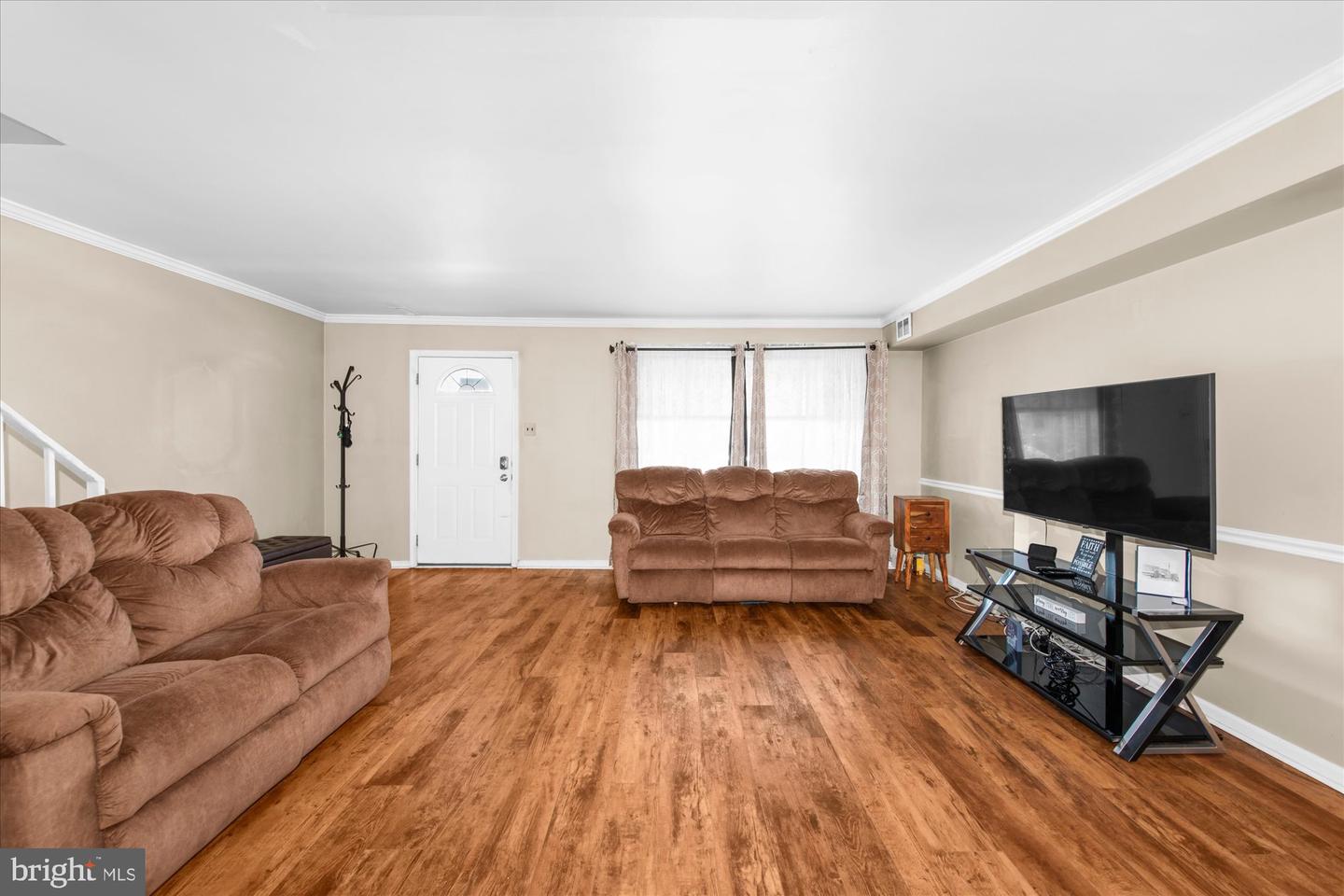 1021 Weybridge Ct Property Photo 5
