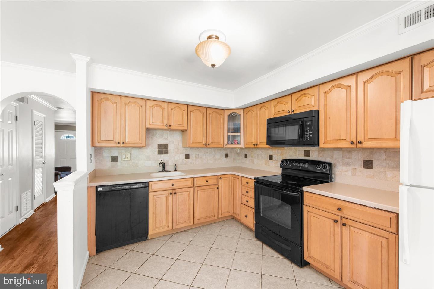 1021 Weybridge Ct Property Photo 9