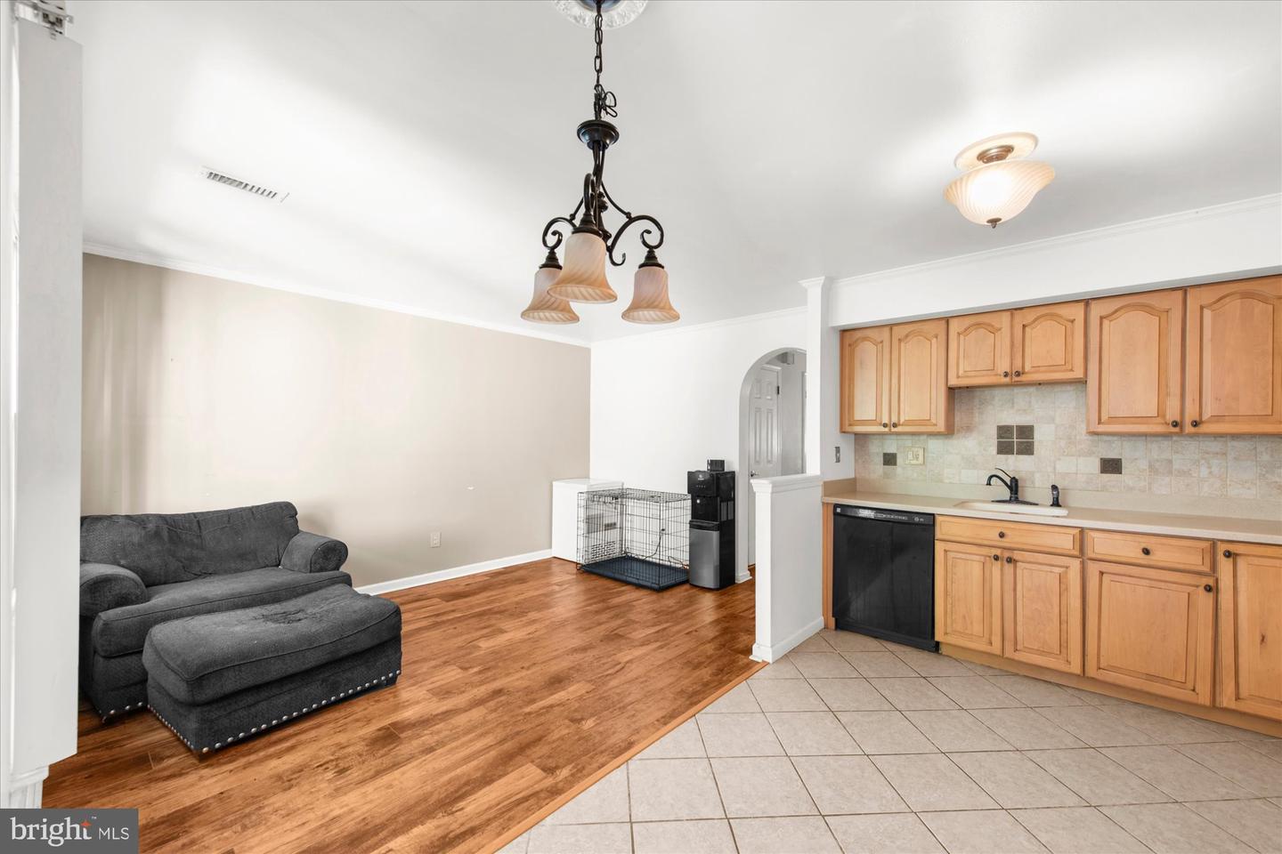 1021 Weybridge Ct Property Photo 10