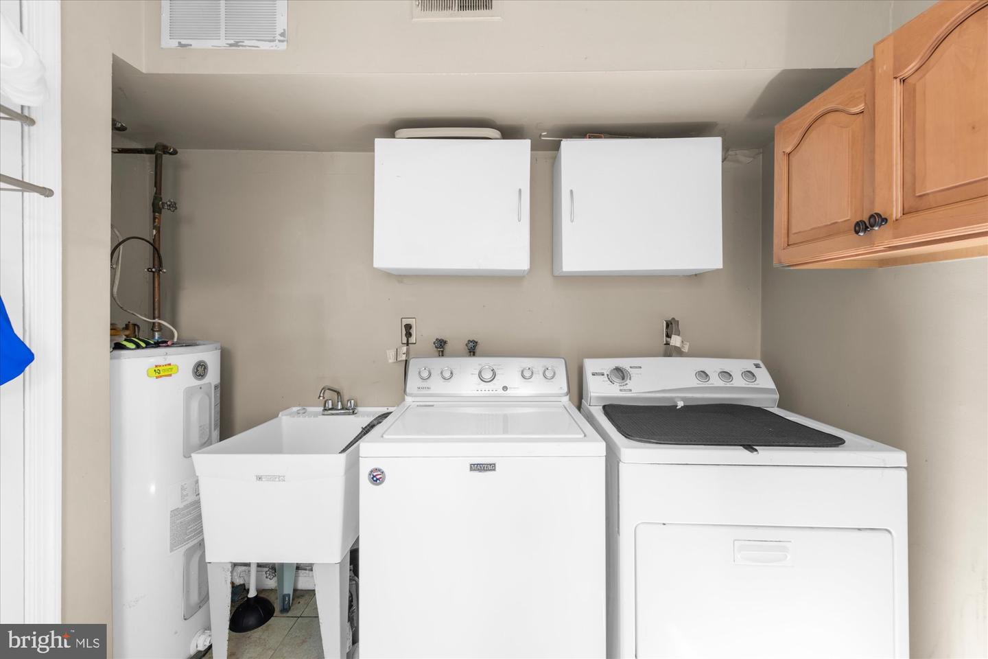 1021 Weybridge Ct Property Photo 11