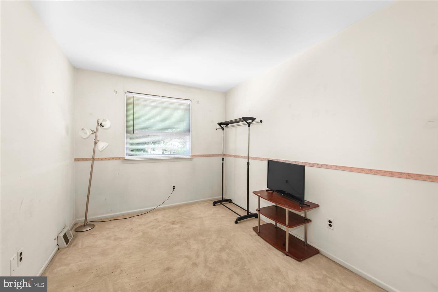 1021 Weybridge Ct Property Photo 18