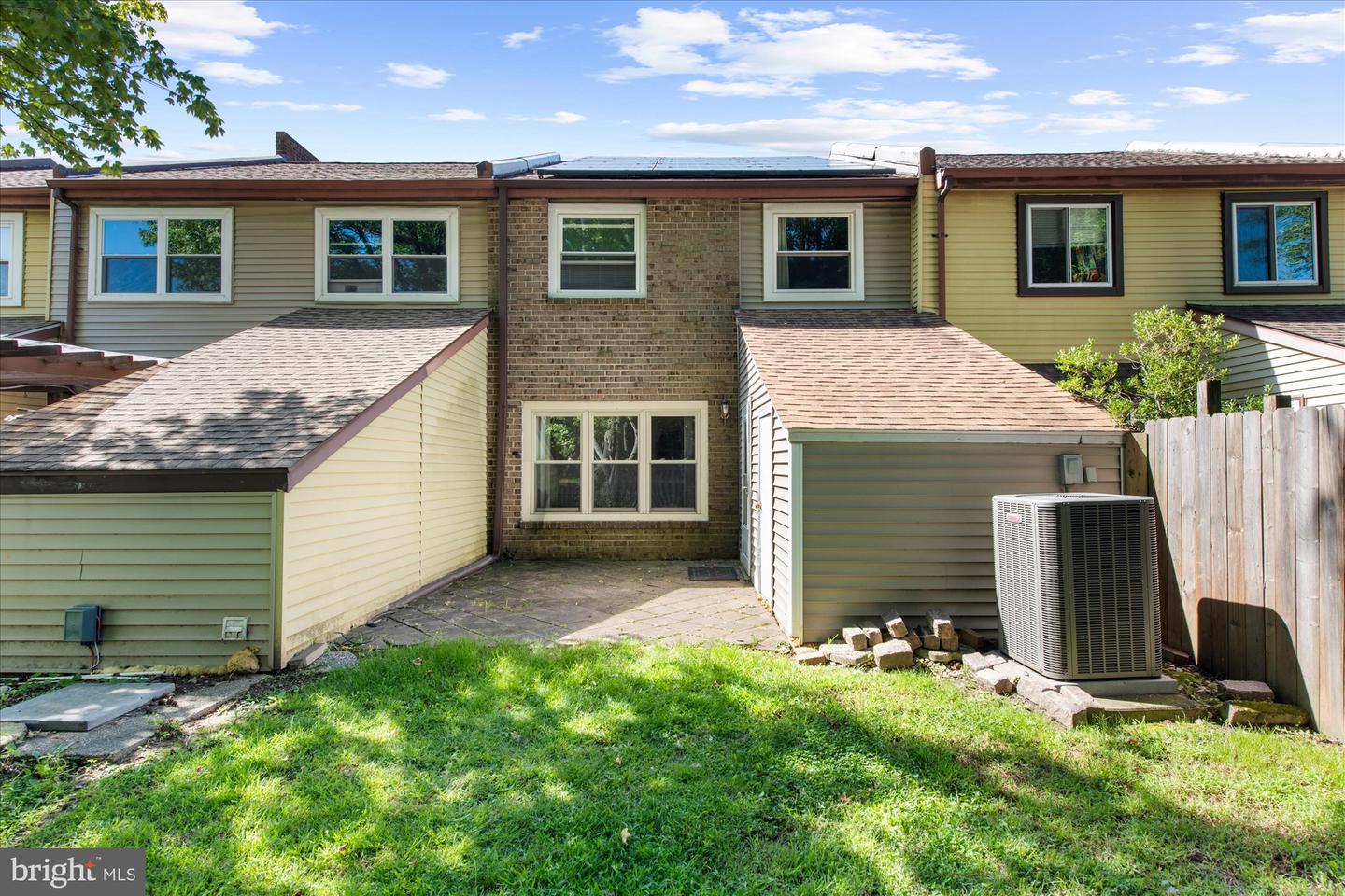 1021 Weybridge Ct Property Photo 23