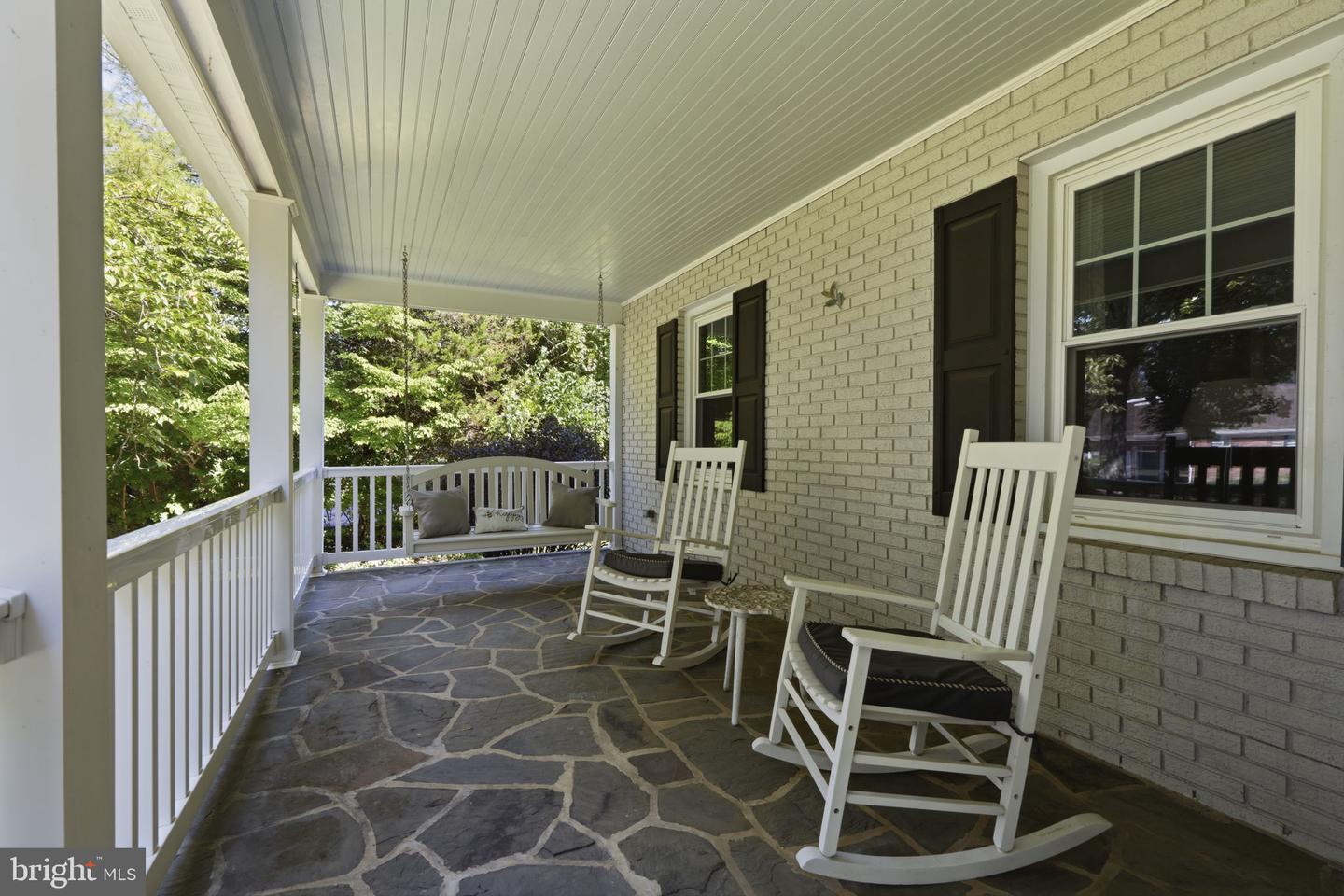 6 Moon Cir Property Photo 4
