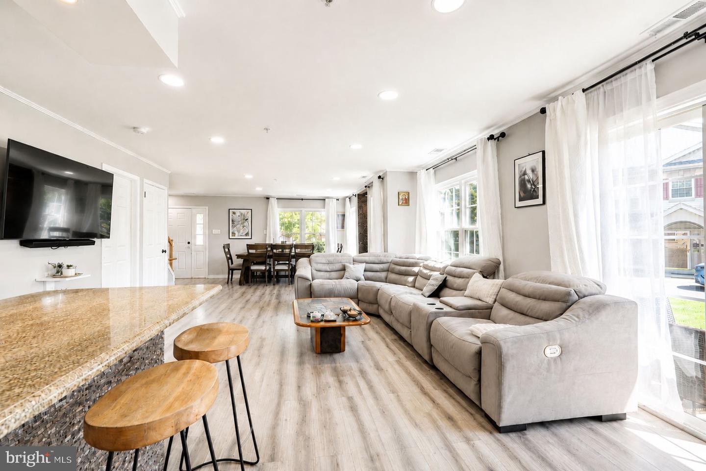 1101 Julian Dr W Property Photo 20