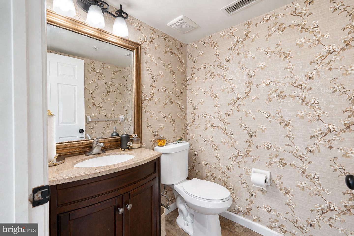 1101 Julian Dr W Property Photo 27