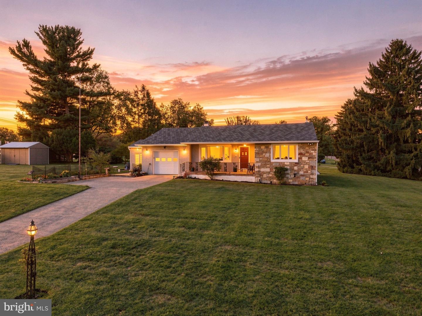 8 Twist Dr Property Photo 1