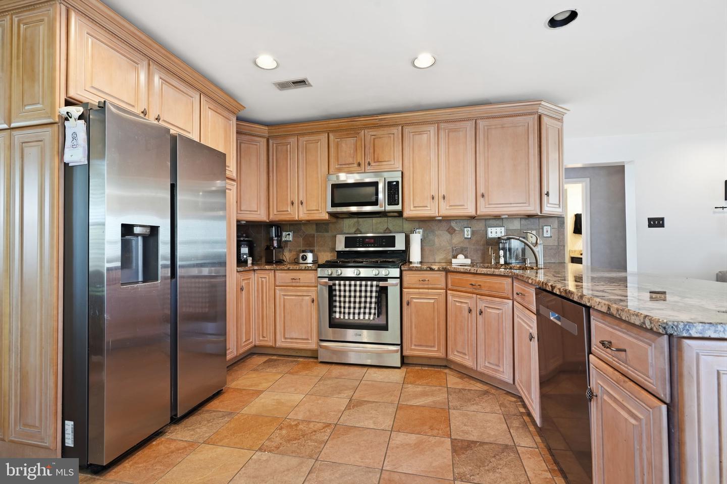 1208 Candlewick Ct Property Photo 5