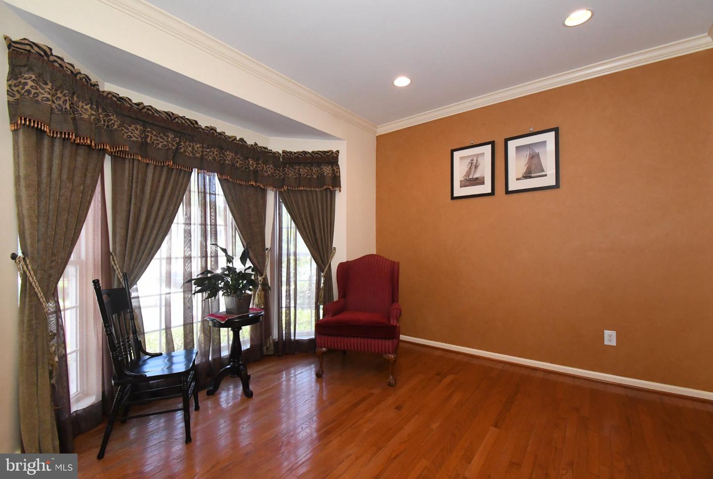 4528 Deep Glen Way Property Photo 16