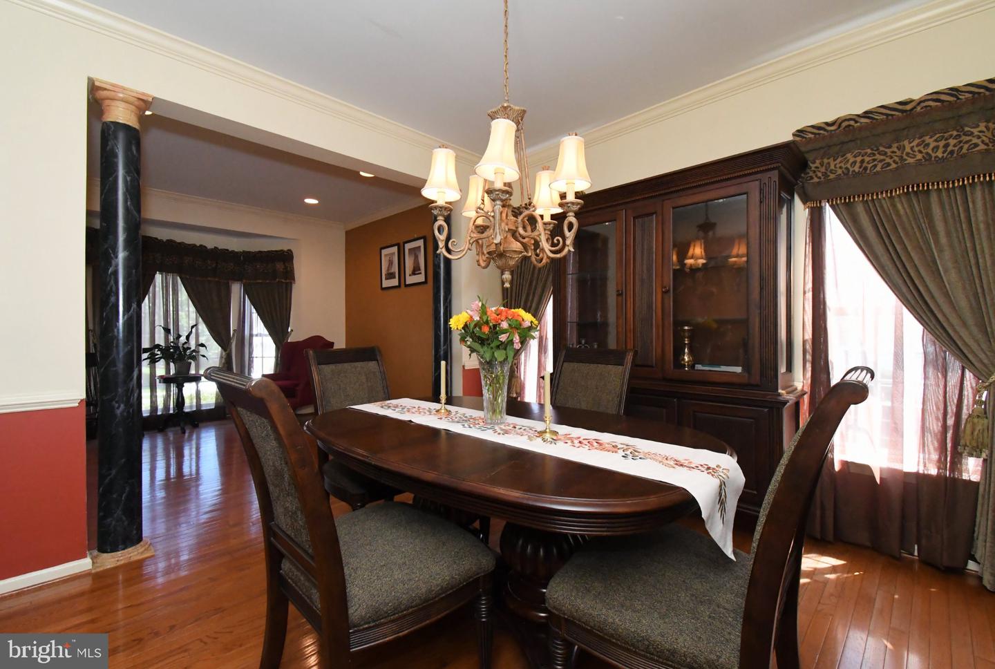 4528 Deep Glen Way Property Photo 18
