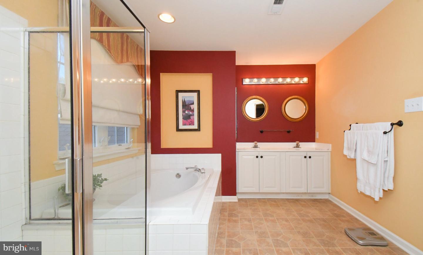 4528 Deep Glen Way Property Photo 32