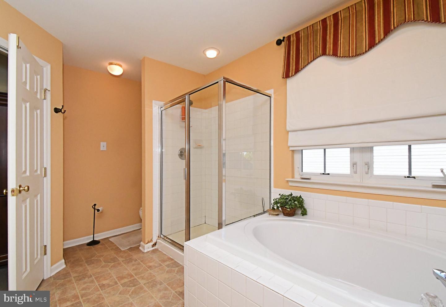 4528 Deep Glen Way Property Photo 33