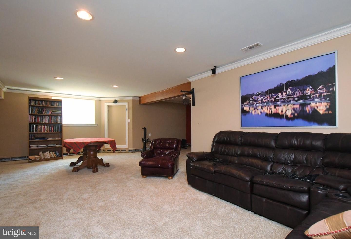 4528 Deep Glen Way Property Photo 38