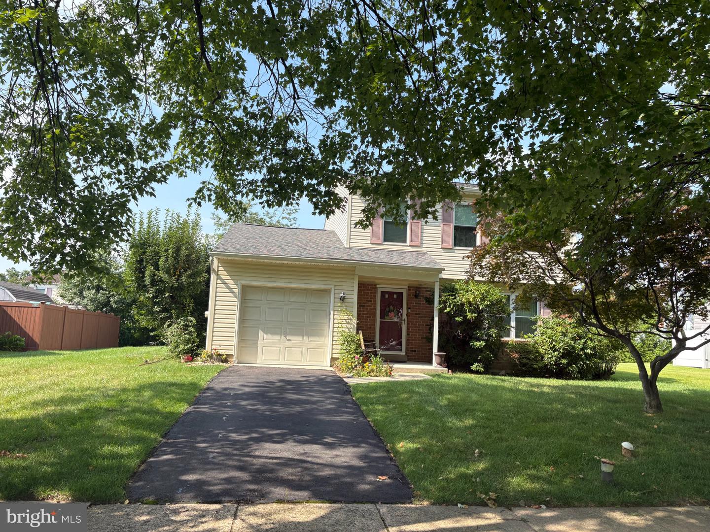 3219 Leeland Dr Property Photo 1