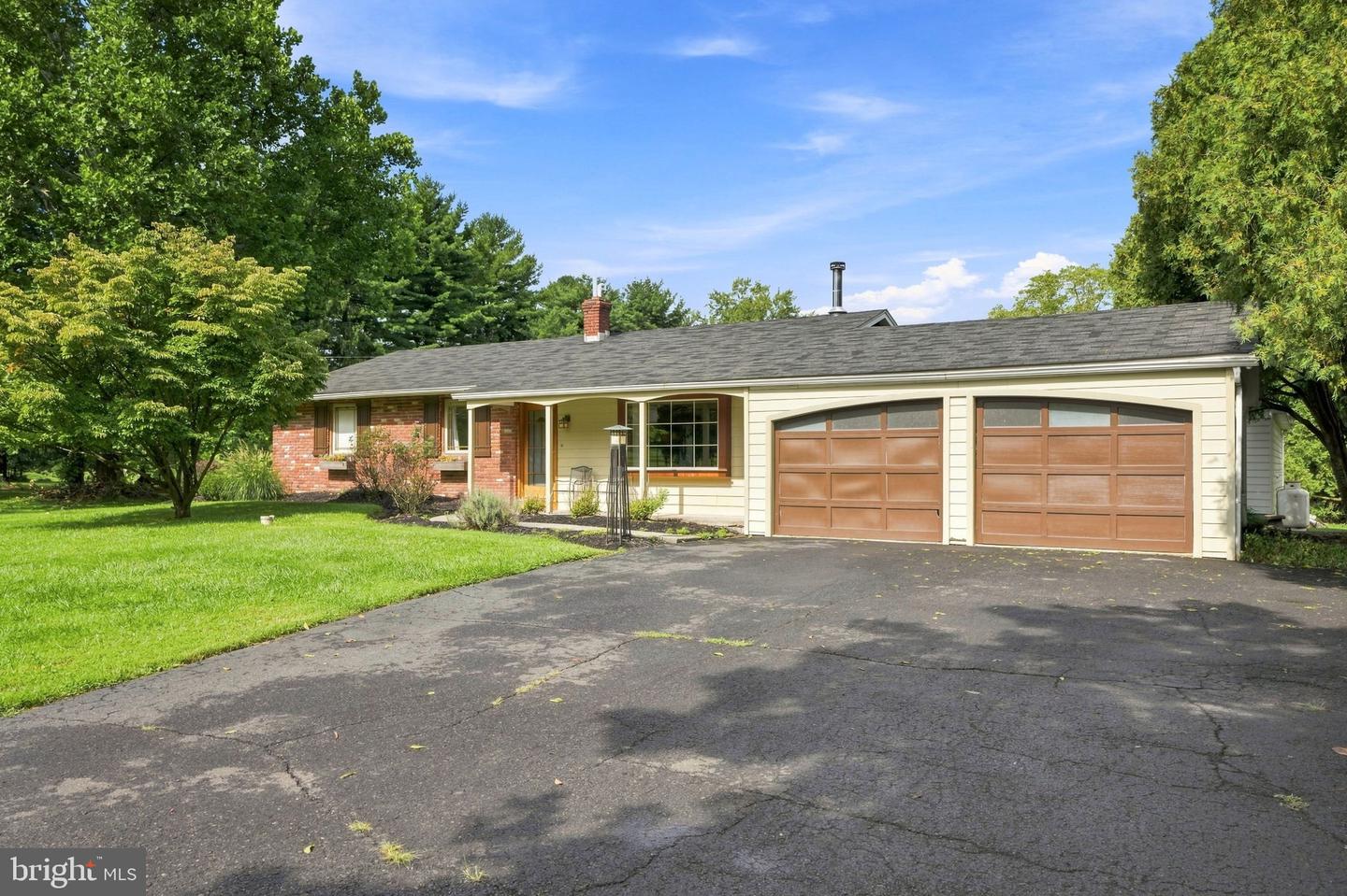 272 W Sandy Ridge Rd Property Photo 2