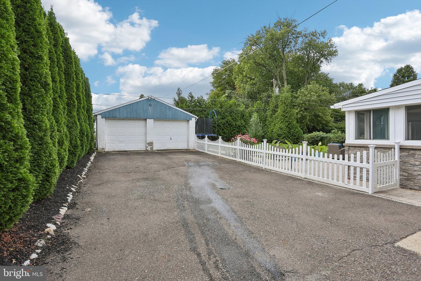 1024 Broadview Ave Property Photo 39