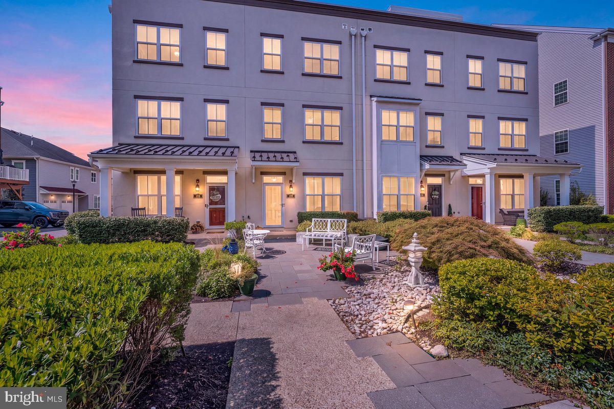108 Royal Mews Property Photo 1