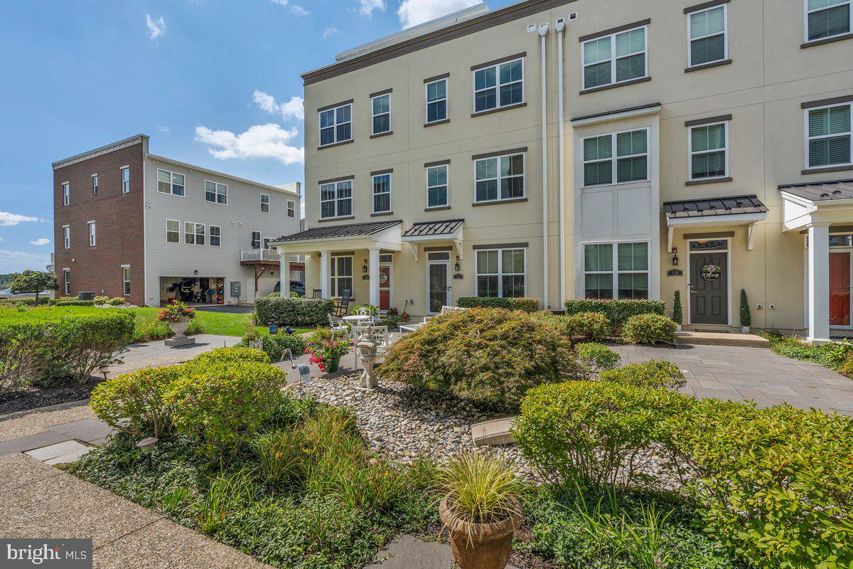 108 Royal Mews Property Photo 2
