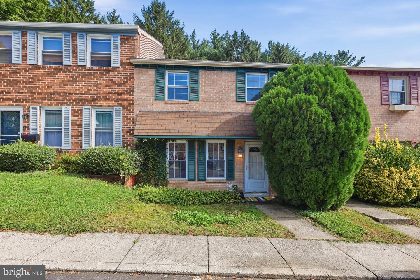 17 CONSTITUTION AVE Property Photo 1