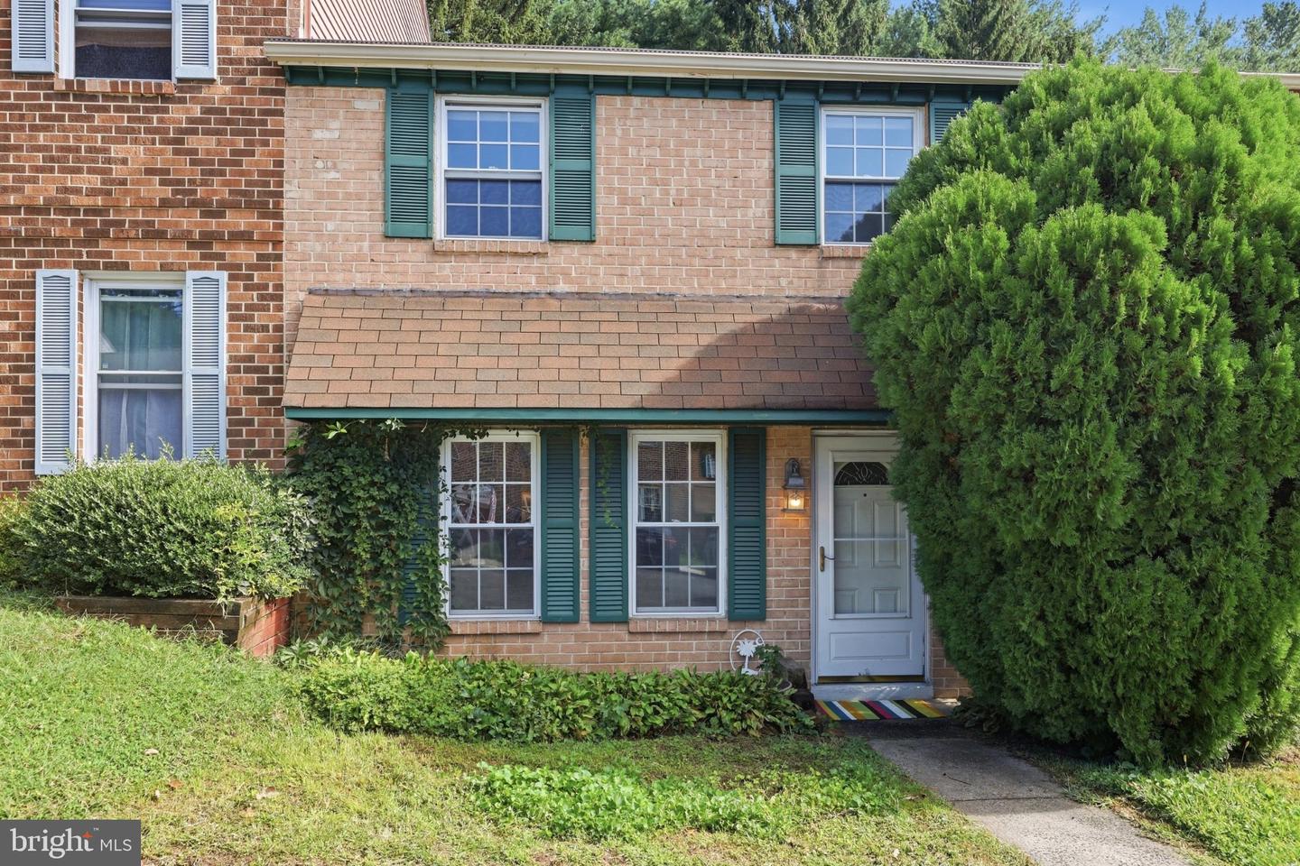 17 Constitution Ave Property Photo 2