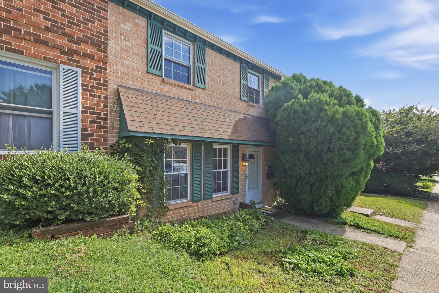 17 Constitution Ave Property Photo 3