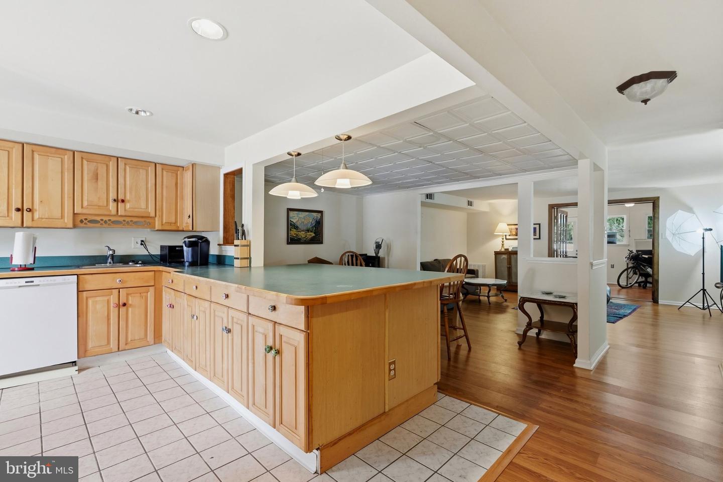 17 Constitution Ave Property Photo 6