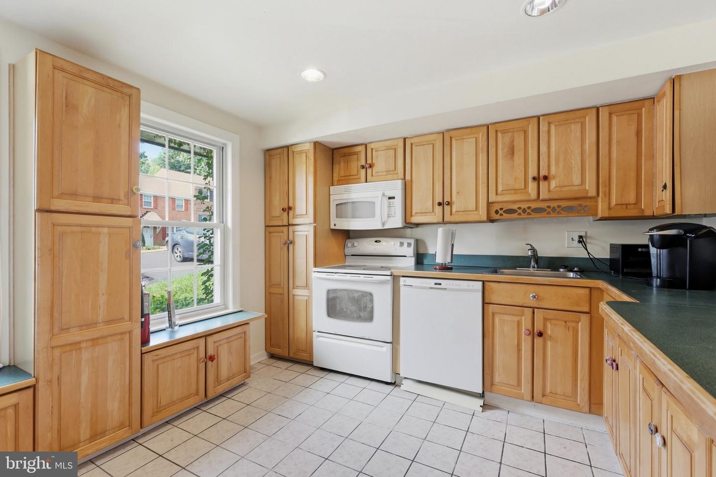 17 Constitution Ave Property Photo 8