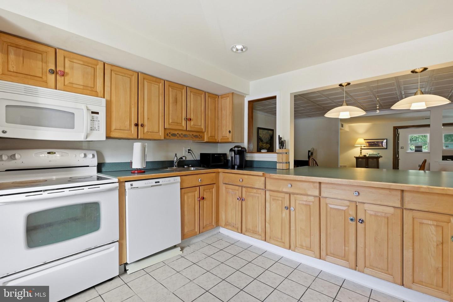17 Constitution Ave Property Photo 10
