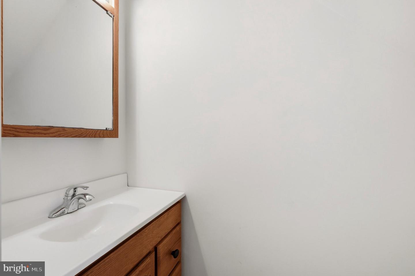 17 Constitution Ave Property Photo 14