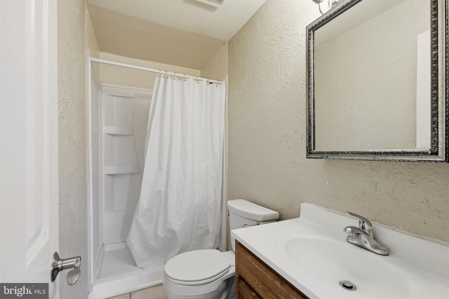 17 Constitution Ave Property Photo 25