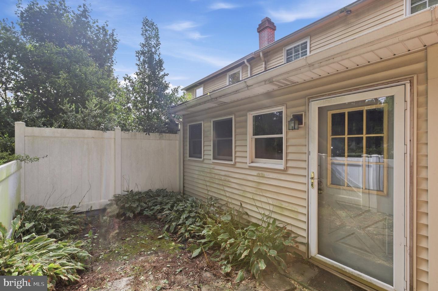 17 Constitution Ave Property Photo 35