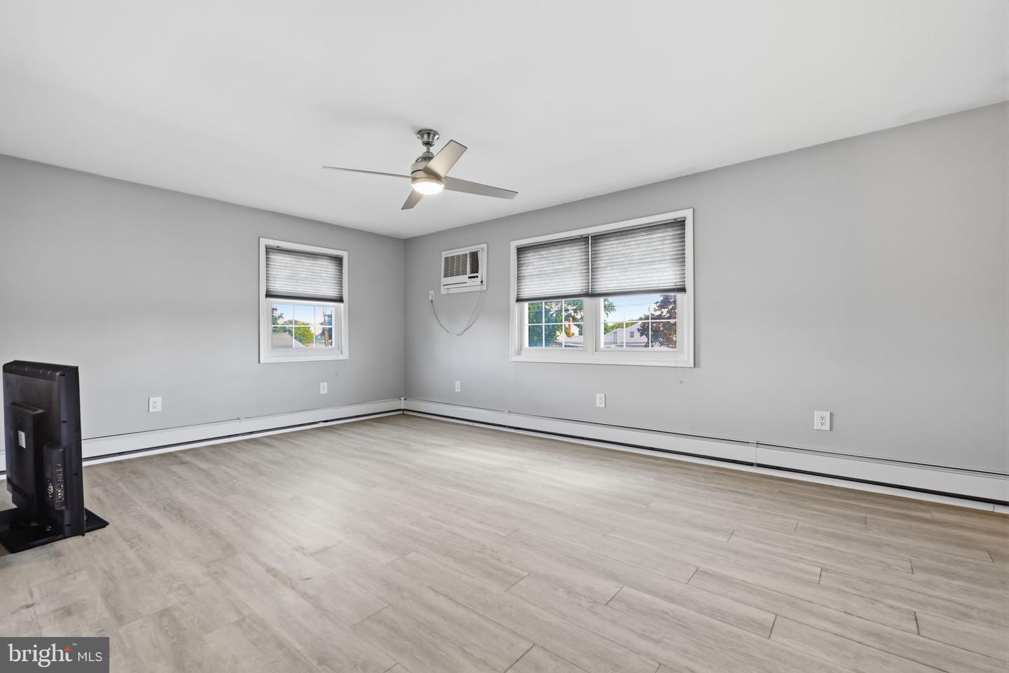 551 Stonybrook Dr #e Property Photo 10