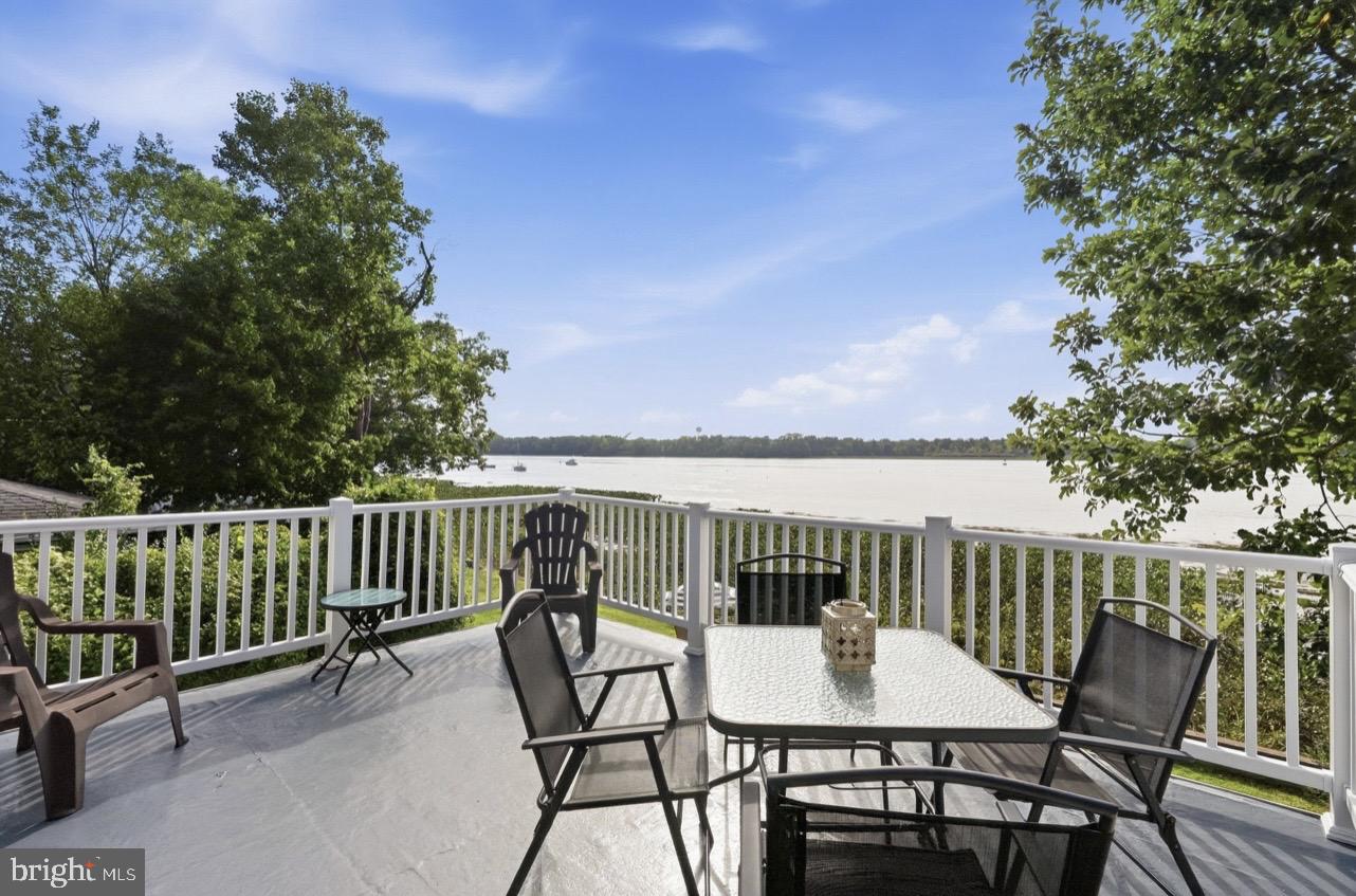 2047 River Rd Property Photo 14