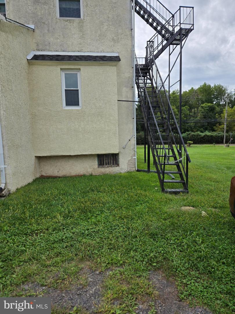 3050 State Rd Property Photo 2