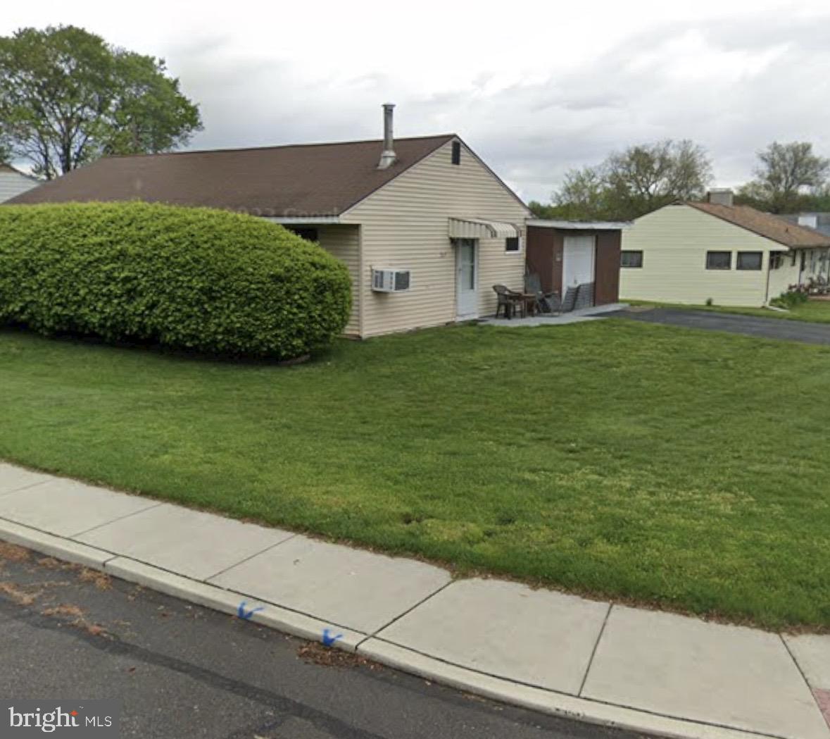 265 Wyandotte Rd Property Photo 3