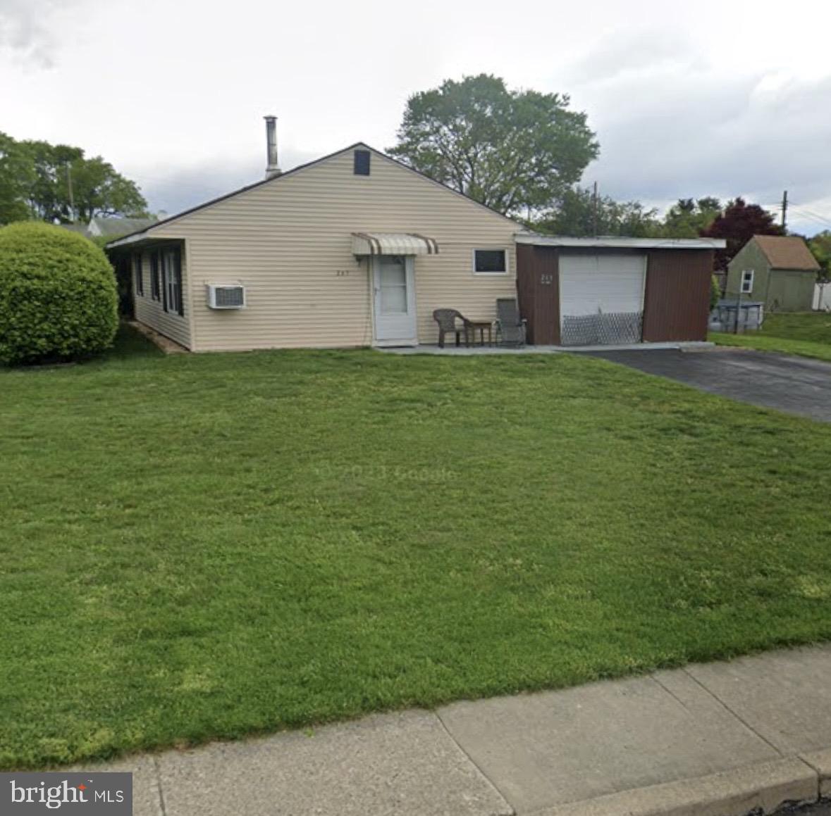 265 Wyandotte Rd Property Photo 4
