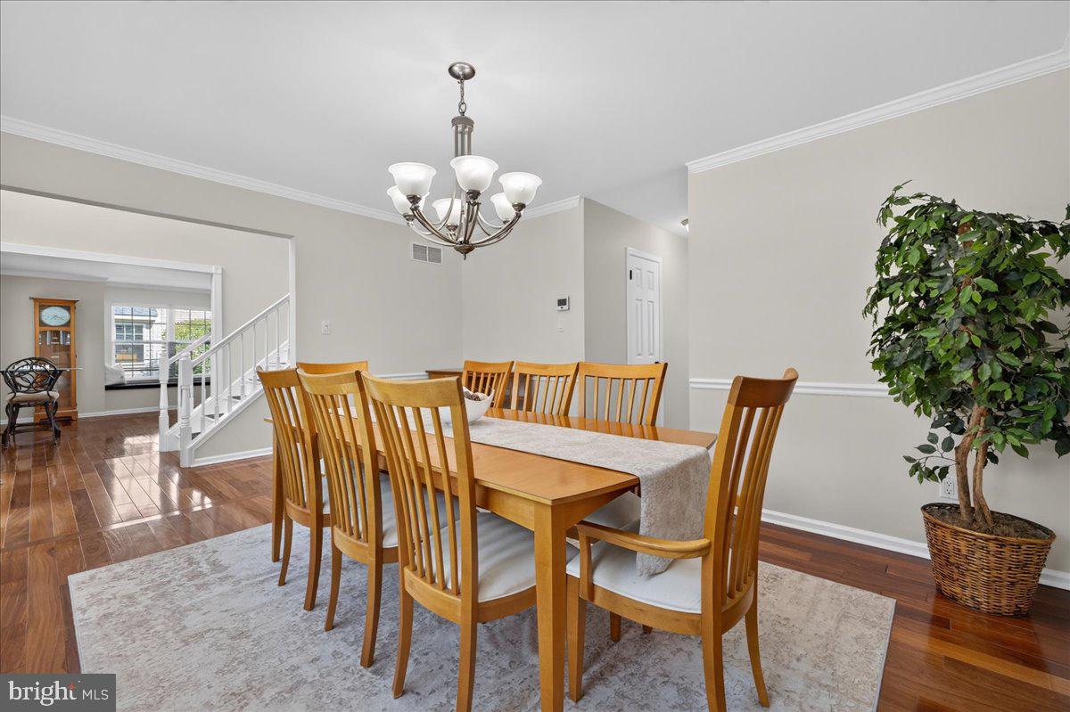 1211 Longmeadow Ln Property Photo 7