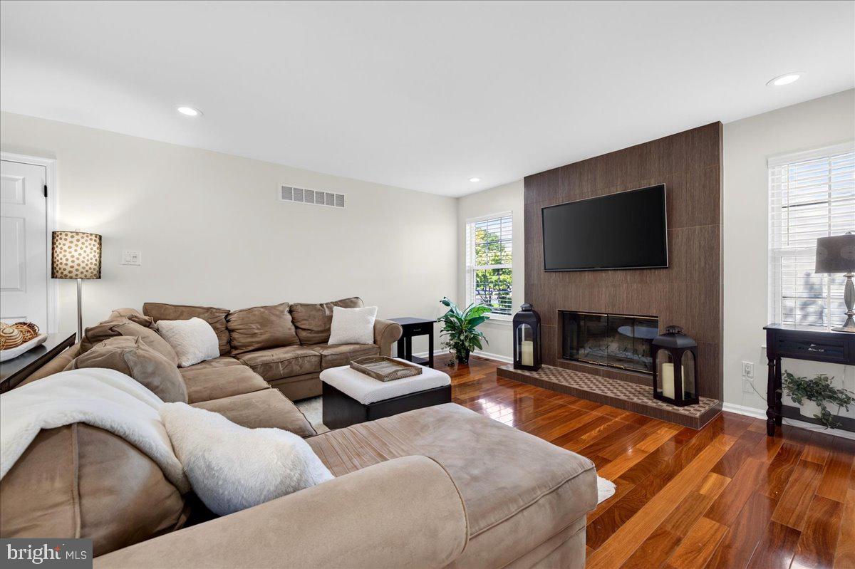 1211 Longmeadow Ln Property Photo 15
