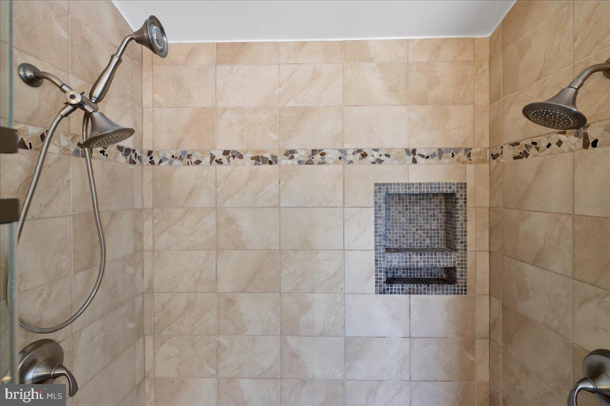 1211 Longmeadow Ln Property Photo 28