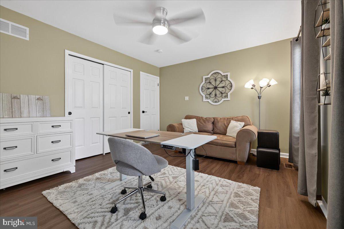 1211 Longmeadow Ln Property Photo 32