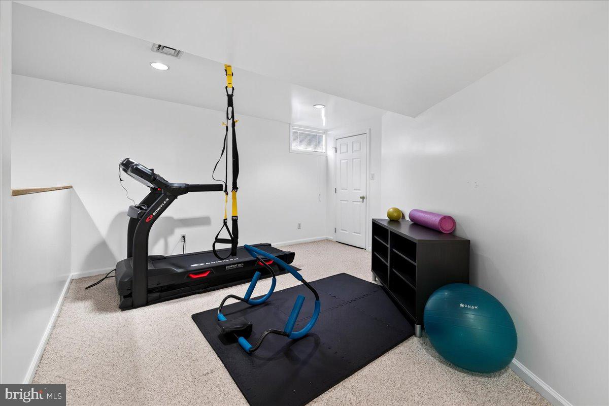1211 Longmeadow Ln Property Photo 40