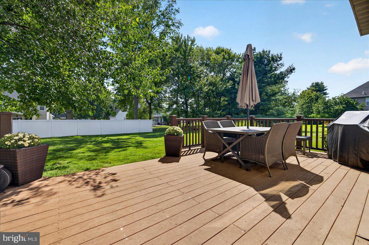 1211 Longmeadow Ln Property Photo 43