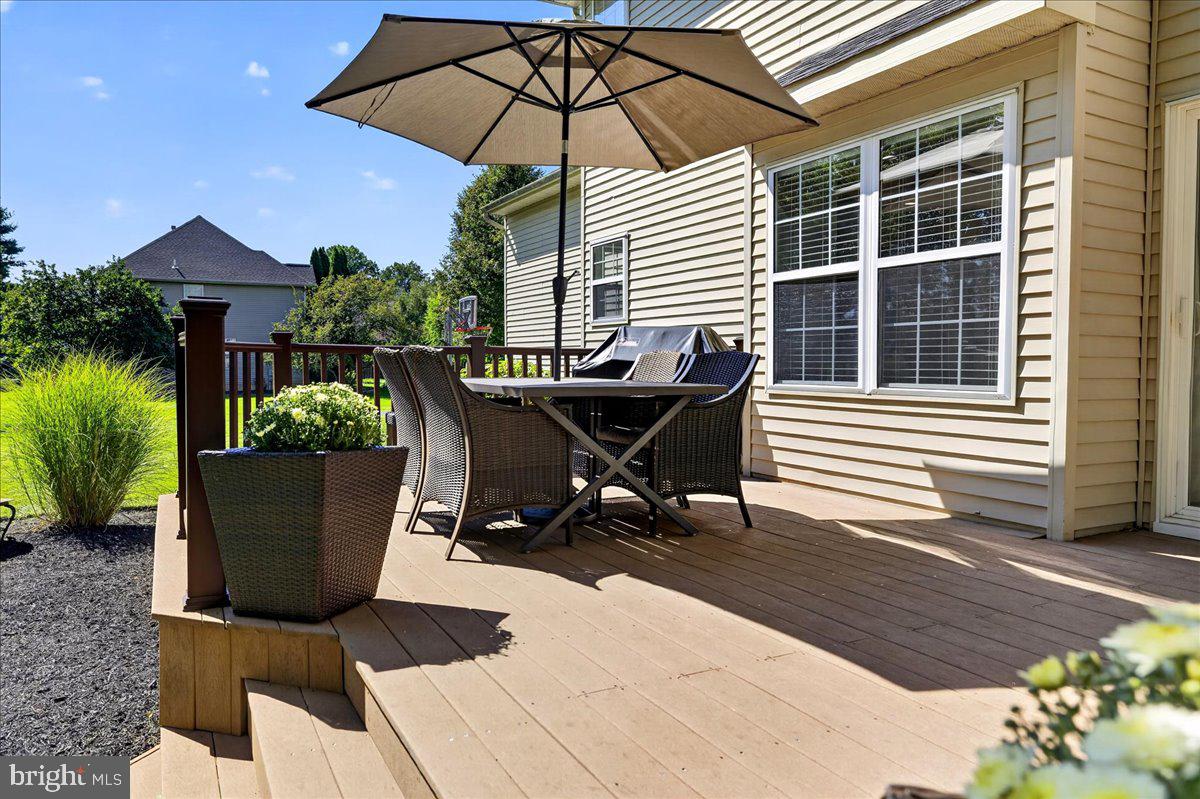 1211 Longmeadow Ln Property Photo 44