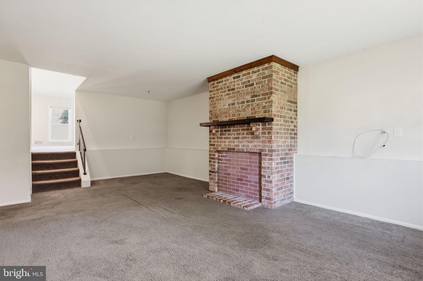 147 Commonwealth Dr Property Photo 26