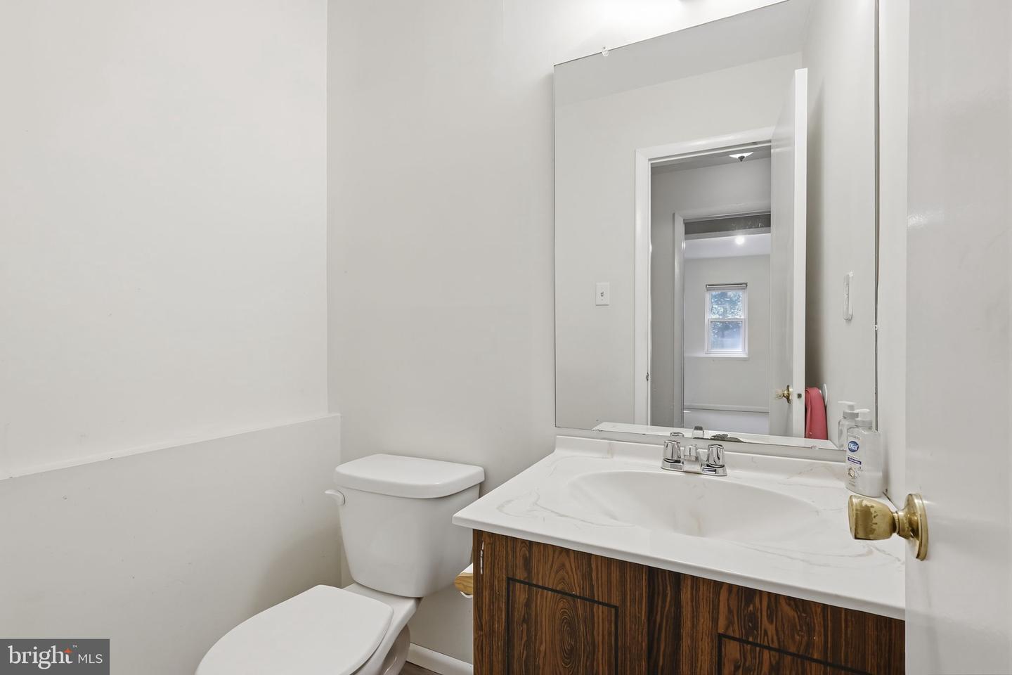 147 Commonwealth Dr Property Photo 28