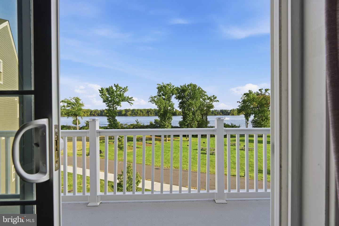 132-b Dock St Property Photo 16