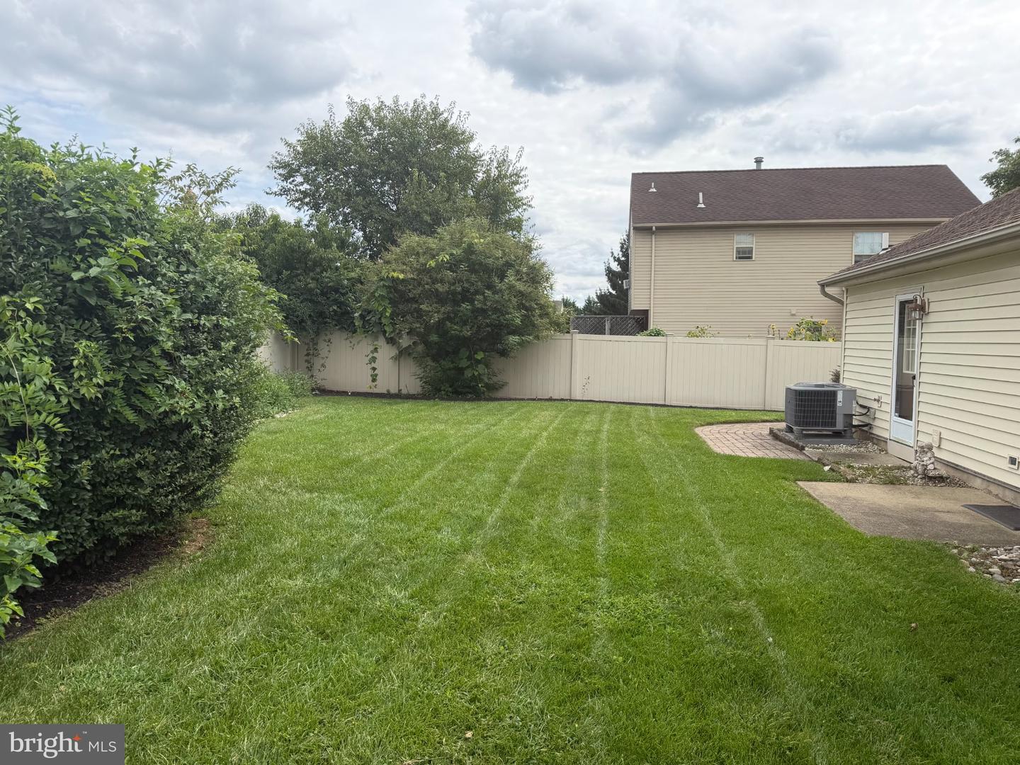 PABU2131230 Property Photo 2